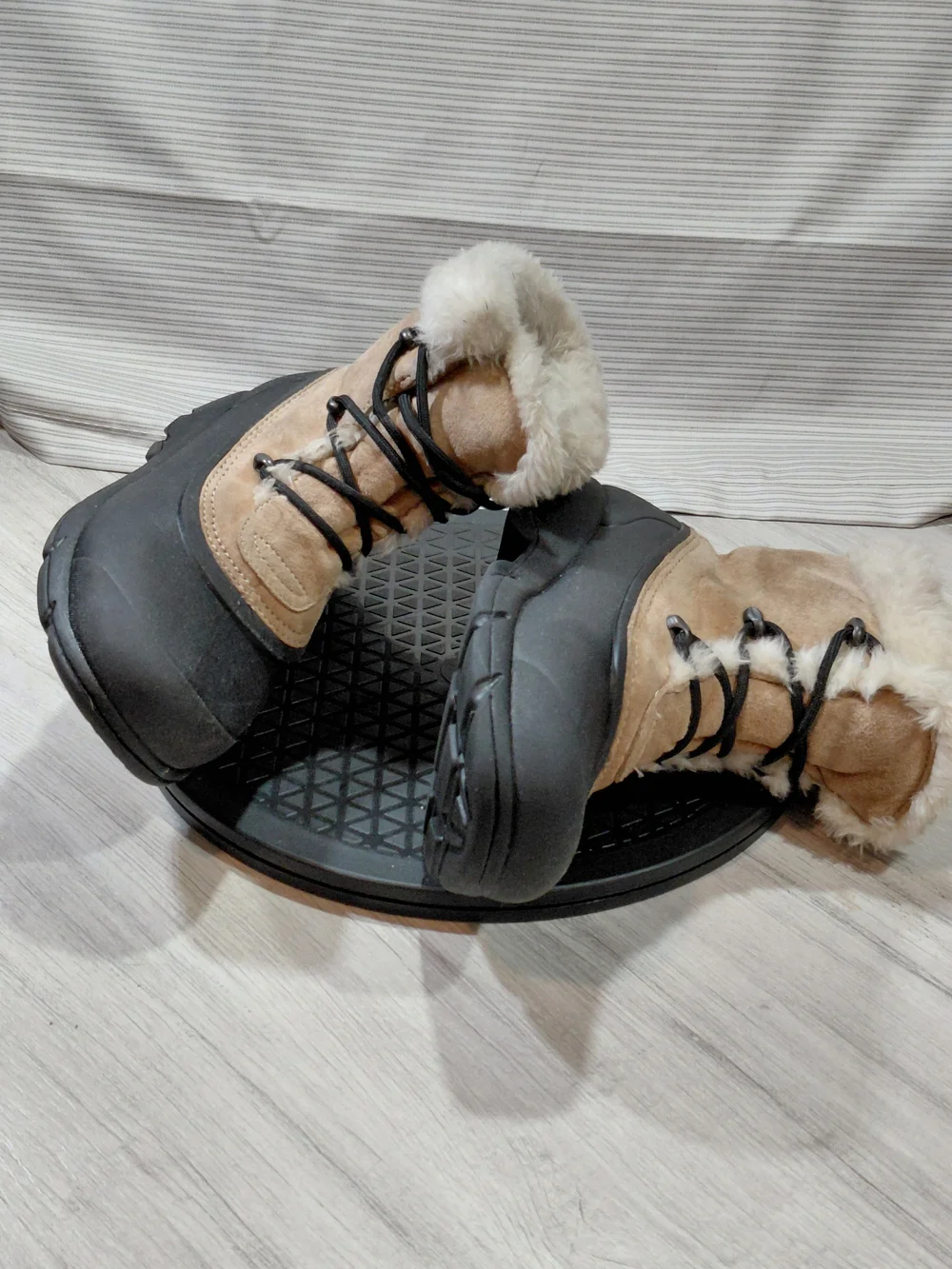 Sorel Women's Snow Angel Tan and Black Waterproof Winter Snow Boots SIZE 8
